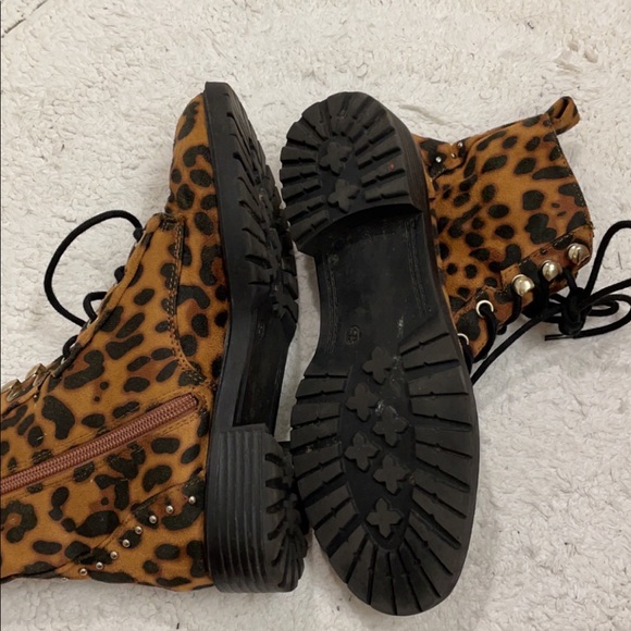 Material Girl Cheetah Print Combat Boots SZ 5.5 - Picture 6 of 7